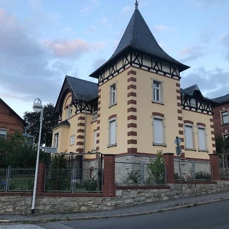 Schone Dachgeschosswohnung In Villa Mit Zentrumsnaher Lage Schleiz Exterior photo